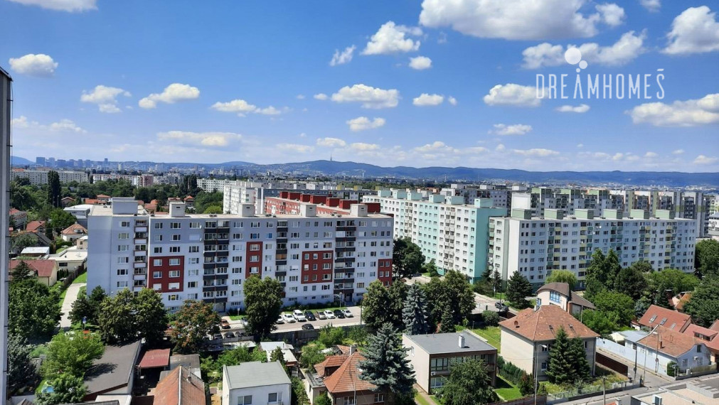 PREDAJ - Pekný 3 izbový byt s krásnym výhľadom - Čiernovodská 