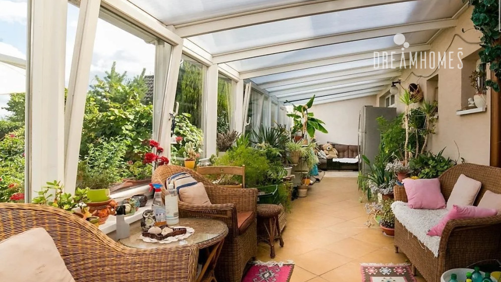 PREDAJ - Krásny 2 generačný dom vo Vajnoroch s prekrásnym veľkým pozemkom