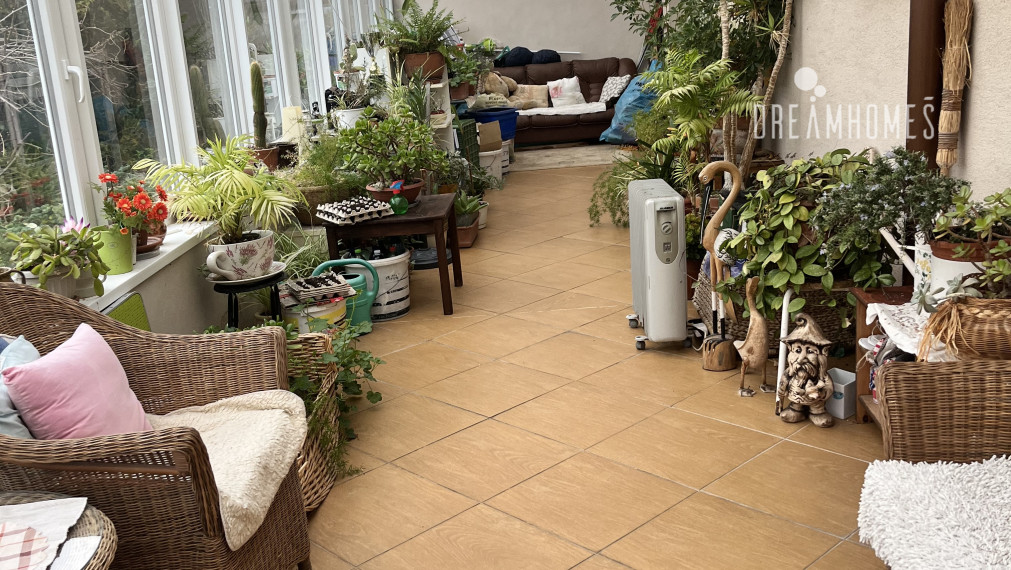 PREDAJ - Krásny 2 generačný dom vo Vajnoroch s prekrásnym veľkým pozemkom