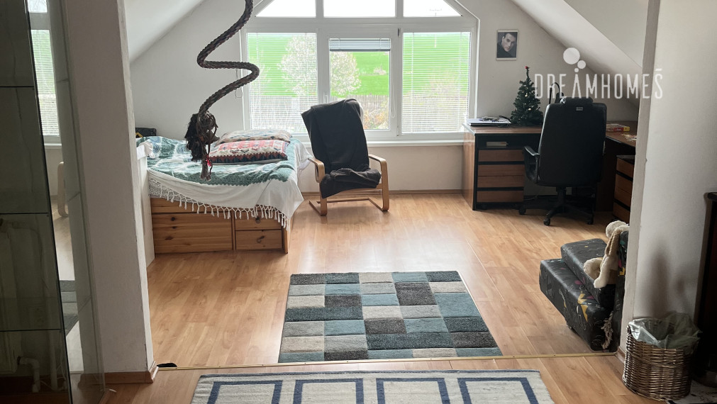 PREDAJ - Krásny 2 generačný dom vo Vajnoroch s prekrásnym veľkým pozemkom