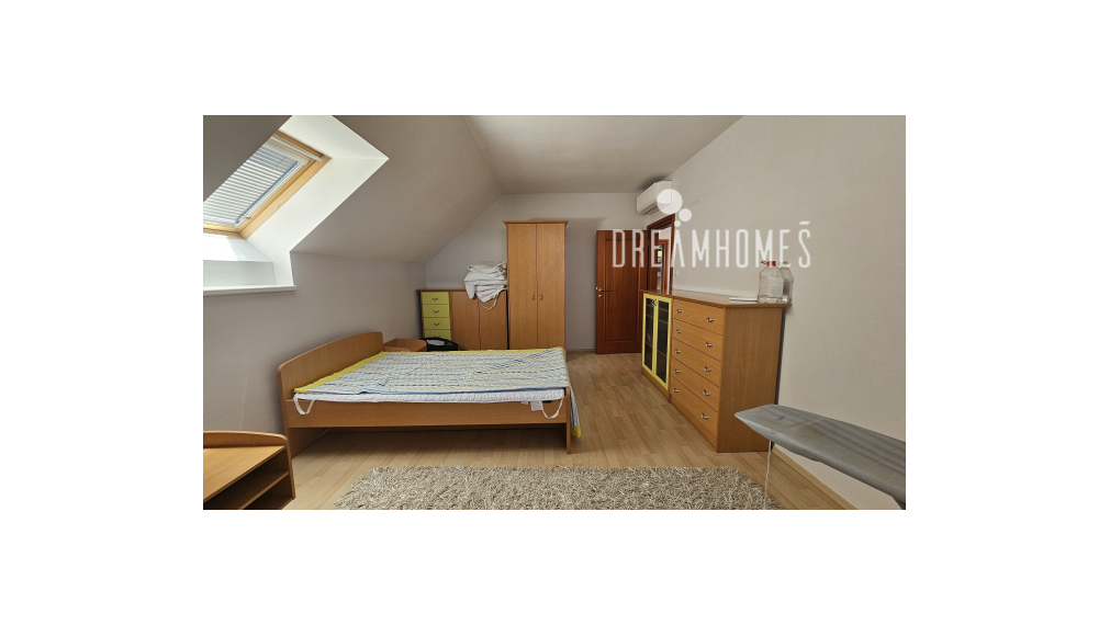 PREDAJ - Krásny priestranný rodinný dom vo Vajnoroch