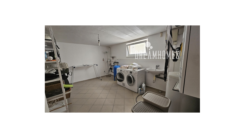 PREDAJ - Krásny priestranný rodinný dom vo Vajnoroch