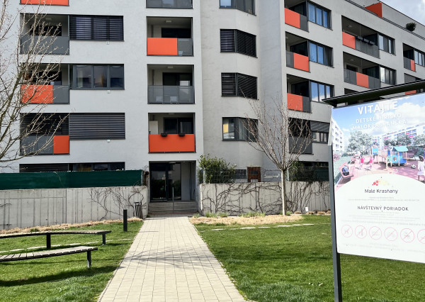 PREDAJ - 2 izbový byt v novostavbe s garážou a záhradkou