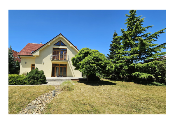 PREDAJ - Krásny priestranný rodinný dom vo Vajnoroch